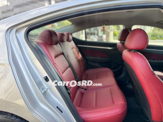 Hyundai Elantra Carros en venta
