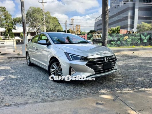 Hyundai Elantra Carros en venta