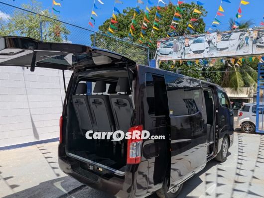 Nissan Caravan Minivan en venta