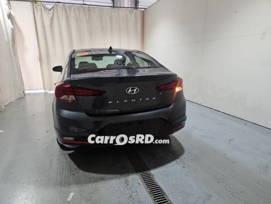 Hyundai Elantra Carros en venta