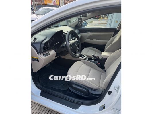 Hyundai Elantra Carros en venta