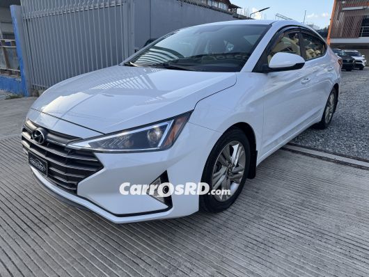 Hyundai Elantra Carros en venta