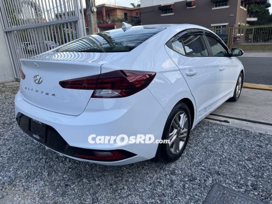 Hyundai Elantra Carros en venta