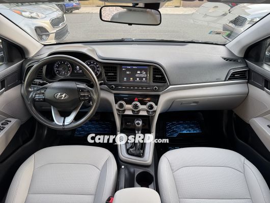 Hyundai Elantra Carros en venta