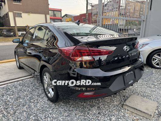 Hyundai Elantra Carros en venta