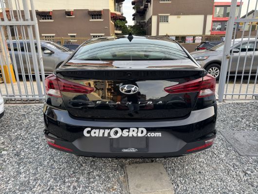 Hyundai Elantra Carros en venta