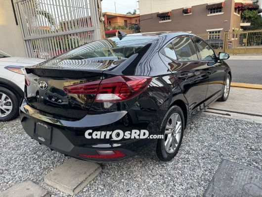 Hyundai Elantra Carros en venta