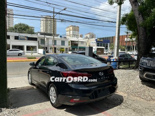 Hyundai Elantra Jeepeta en venta