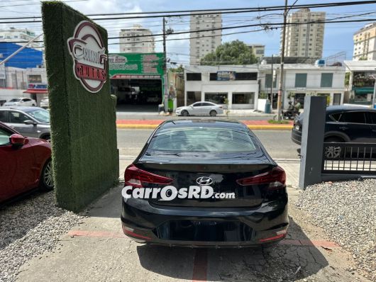 Hyundai Elantra Jeepeta en venta