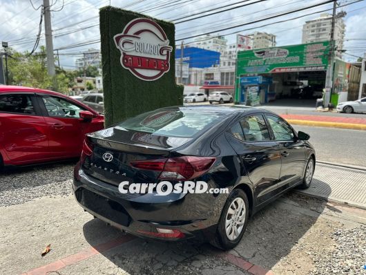 Hyundai Elantra Jeepeta en venta