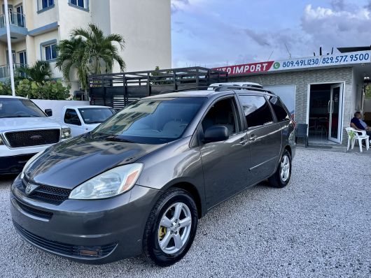 Toyota Sienna LE en venta
