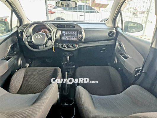 Toyota Vitz Carros en venta