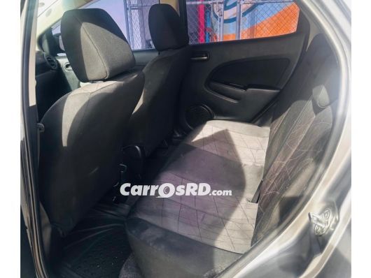 Mazda Demio Carros en venta