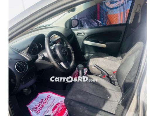 Mazda Demio Carros en venta