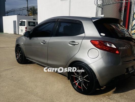Mazda Demio Carros en venta