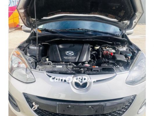 Mazda Demio Carros en venta