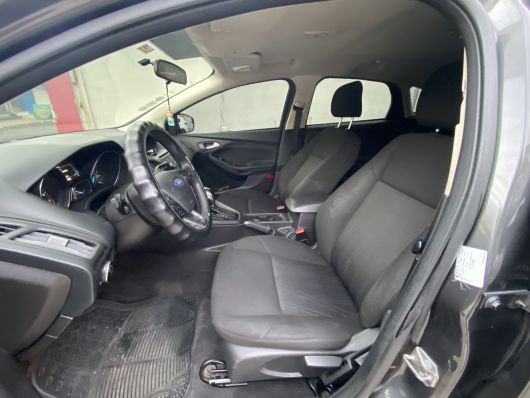 Ford Focus SE Hatchback