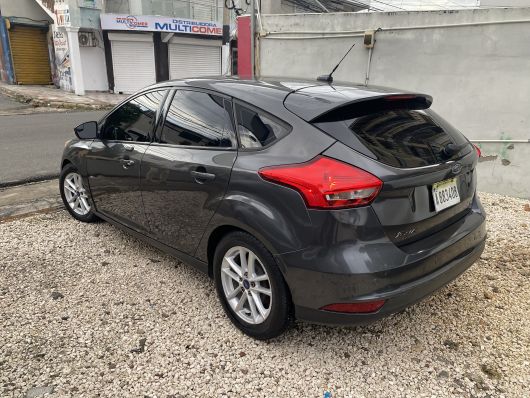 Ford Focus SE Hatchback