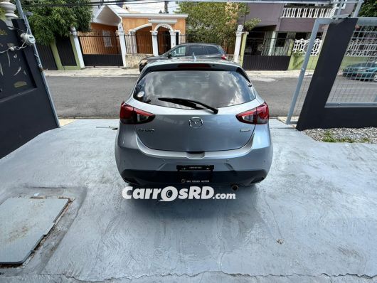Mazda Demio Carros en venta