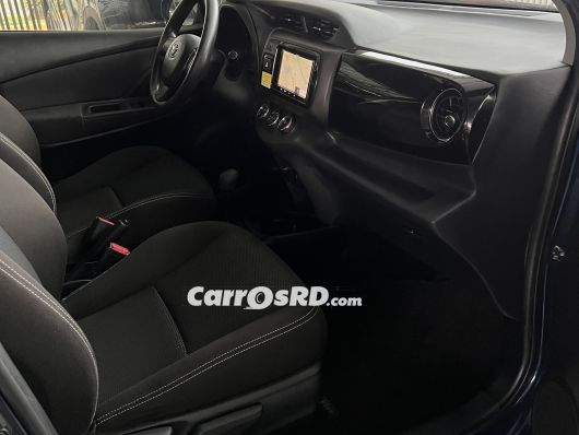 Toyota Vitz Carros en venta
