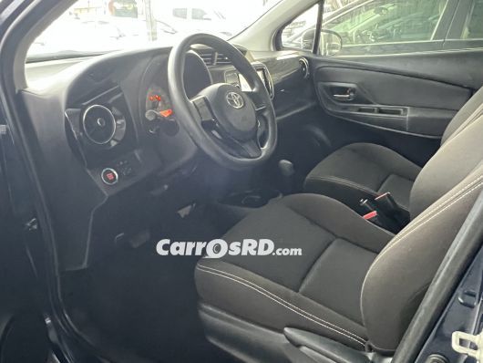 Toyota Vitz Carros en venta