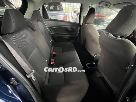 Toyota Vitz Carros en venta