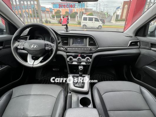 Hyundai Elantra Carros en venta