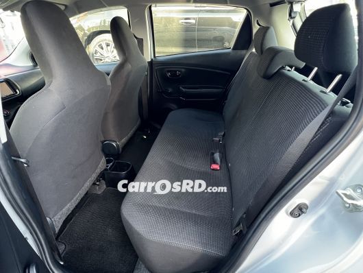Toyota Vitz Carros en venta