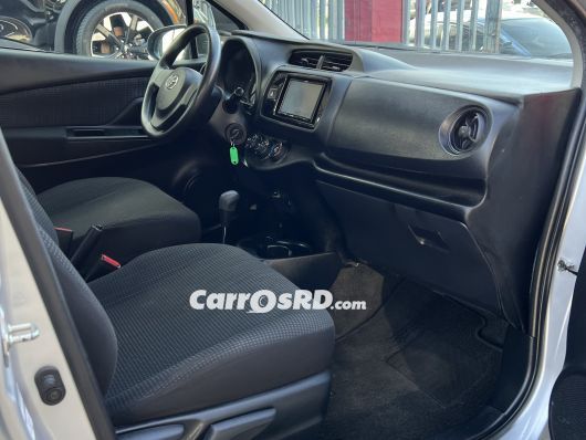 Toyota Vitz Carros en venta