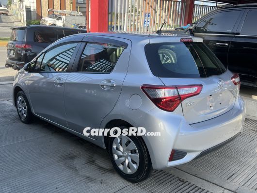 Toyota Vitz Carros en venta