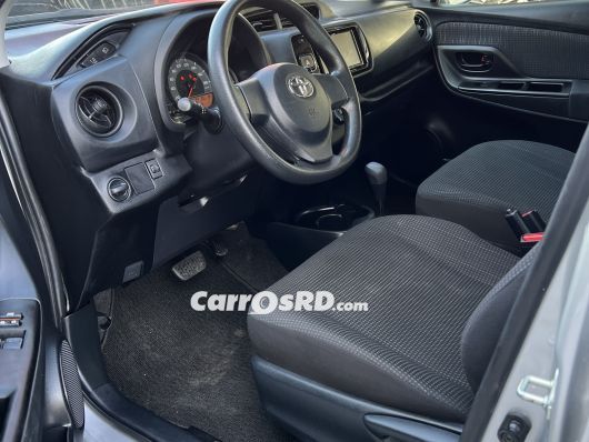 Toyota Vitz Carros en venta