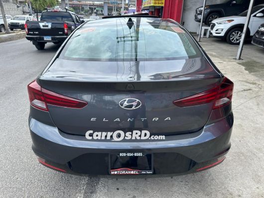 Hyundai Elantra Carros en venta