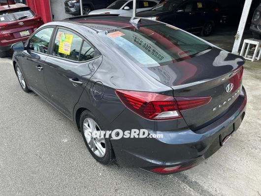 Hyundai Elantra Carros en venta