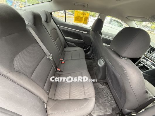 Hyundai Elantra Carros en venta