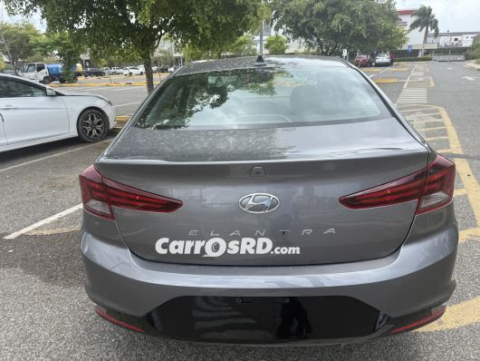 Hyundai Elantra Carros en venta