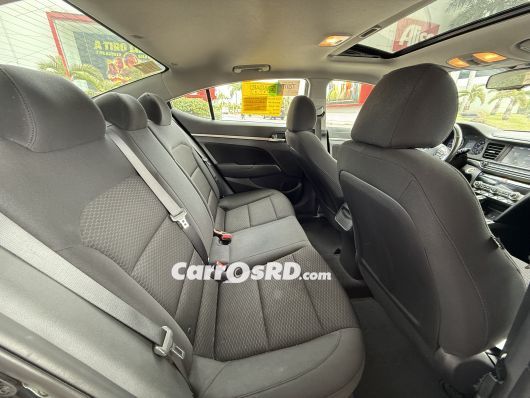 Hyundai Elantra Carros en venta