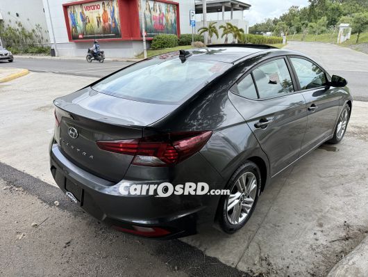 Hyundai Elantra Carros en venta