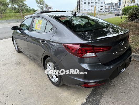 Hyundai Elantra Carros en venta