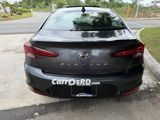 Hyundai Elantra Carros en venta