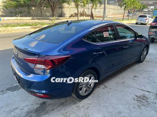 Hyundai Elantra Carros en venta