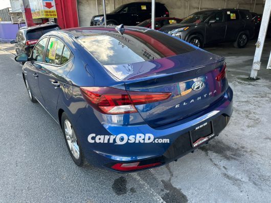 Hyundai Elantra Carros en venta