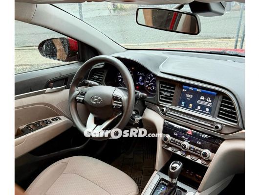 Hyundai Elantra Carros en venta