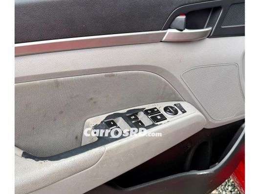 Hyundai Elantra Carros en venta