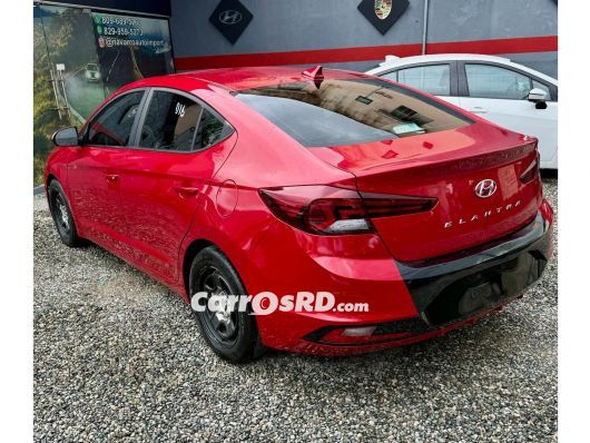 Hyundai Elantra Carros en venta