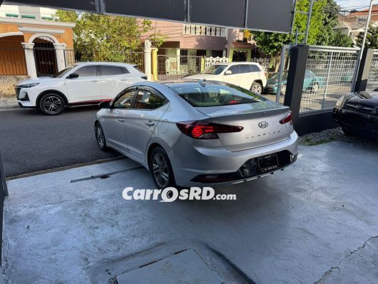Hyundai Elantra Carros en venta