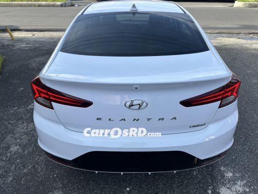 Hyundai Elantra Carros en venta