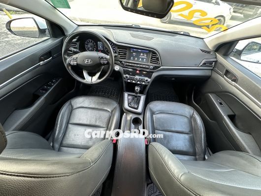 Hyundai Elantra Carros en venta
