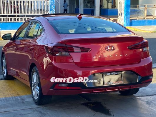 Hyundai Elantra Carros en venta