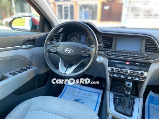 Hyundai Elantra Carros en venta