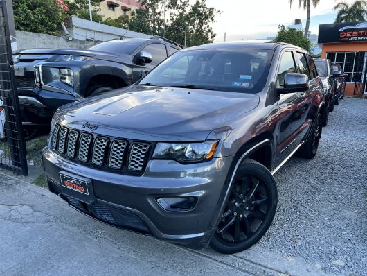Jeep Grand Cherokee Altitude en venta
